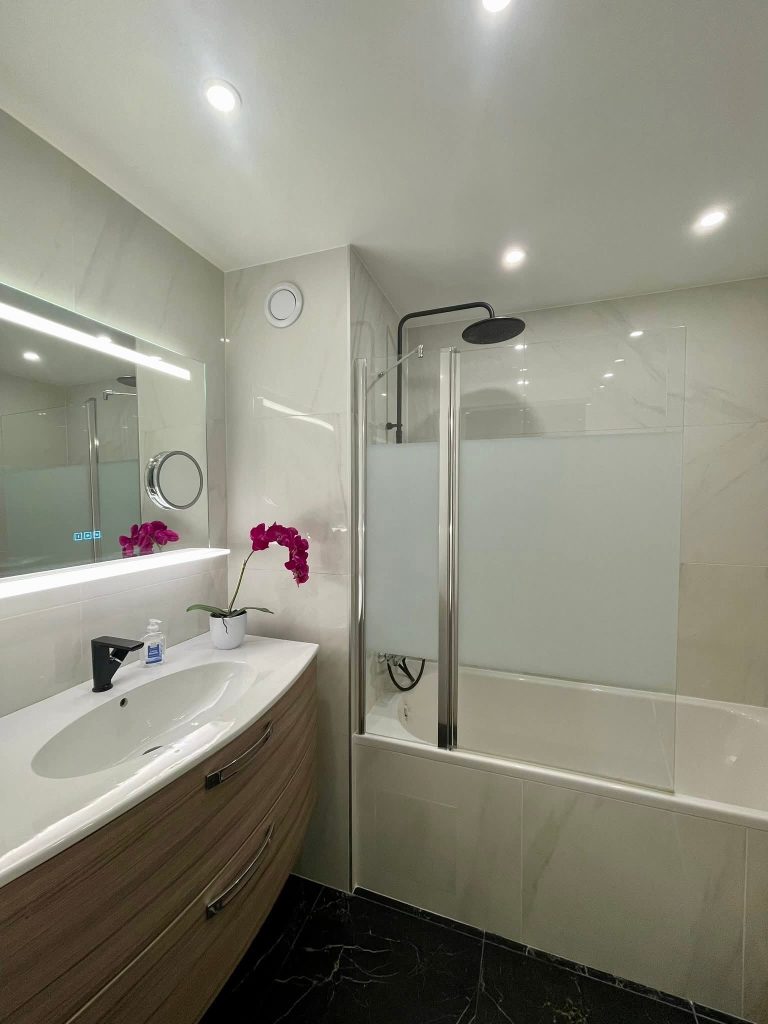 Entreprise de peinture Paris 17 (75017) – Artisan peintre Batignolles • Ternes • Villiers 13 rénovation de salle de bain Plaine-Monceau