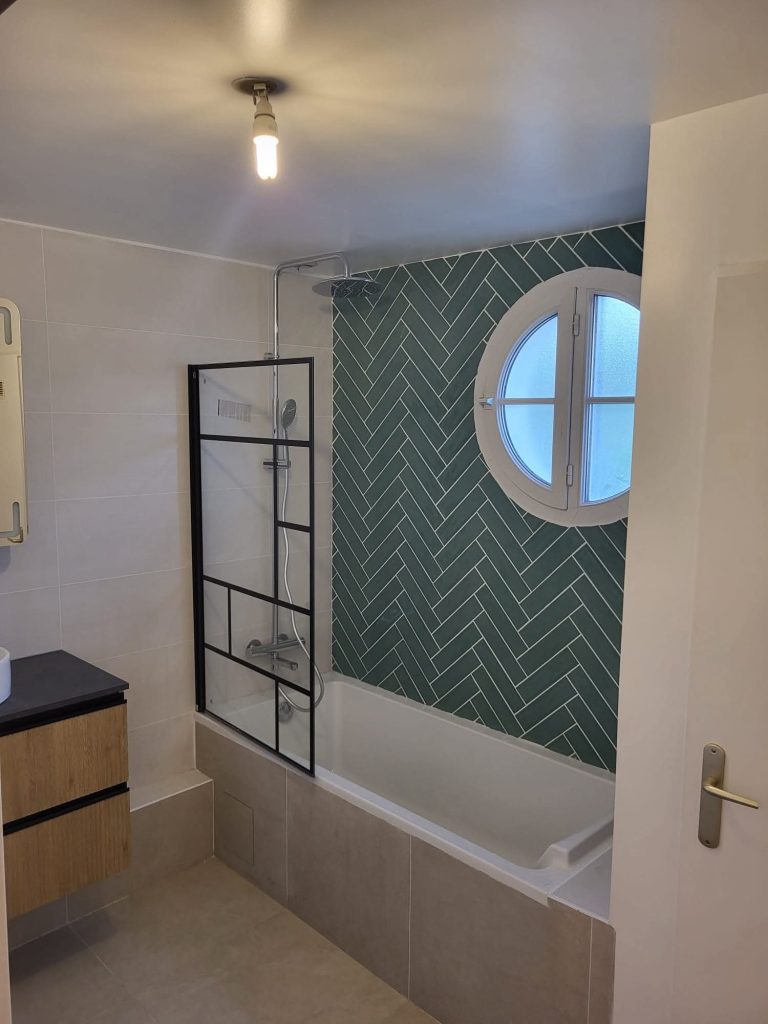 Entreprise de peinture à Chantilly (60500) – Rénovation & dégâts des eaux 10 rénovation de salle de bain