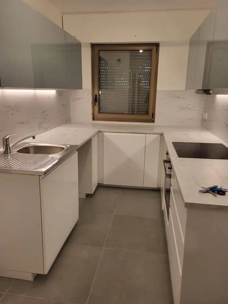 Entreprise de peinture à Chantilly (60500) – Rénovation & dégâts des eaux 5 Préparation des murs + 2 couches acrylique cuisine